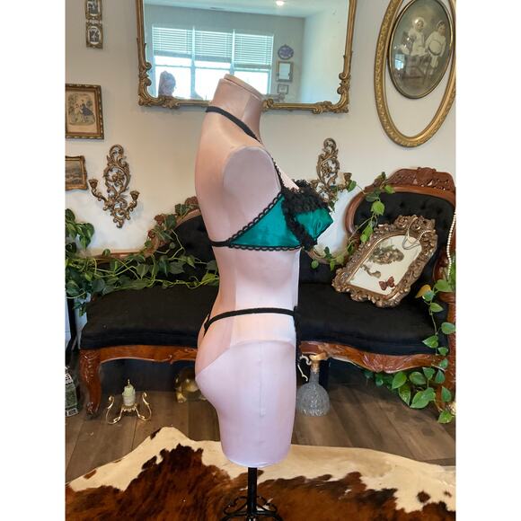 Vintage satin shiny Ruffle Bullet Bra & Panty 2 Piece Set High Cut One Size - Picture 2 of 3